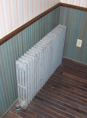 Photo of a cast iron radiator.
