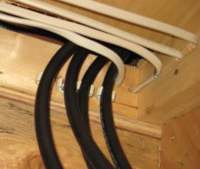 A small-diameter flexible tubing installation of individual circuits.